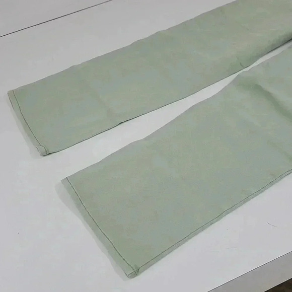 BROOKS MARKS UNIVERSAL PANEL PANT IN PISTACHIO - Picture 14 of 16